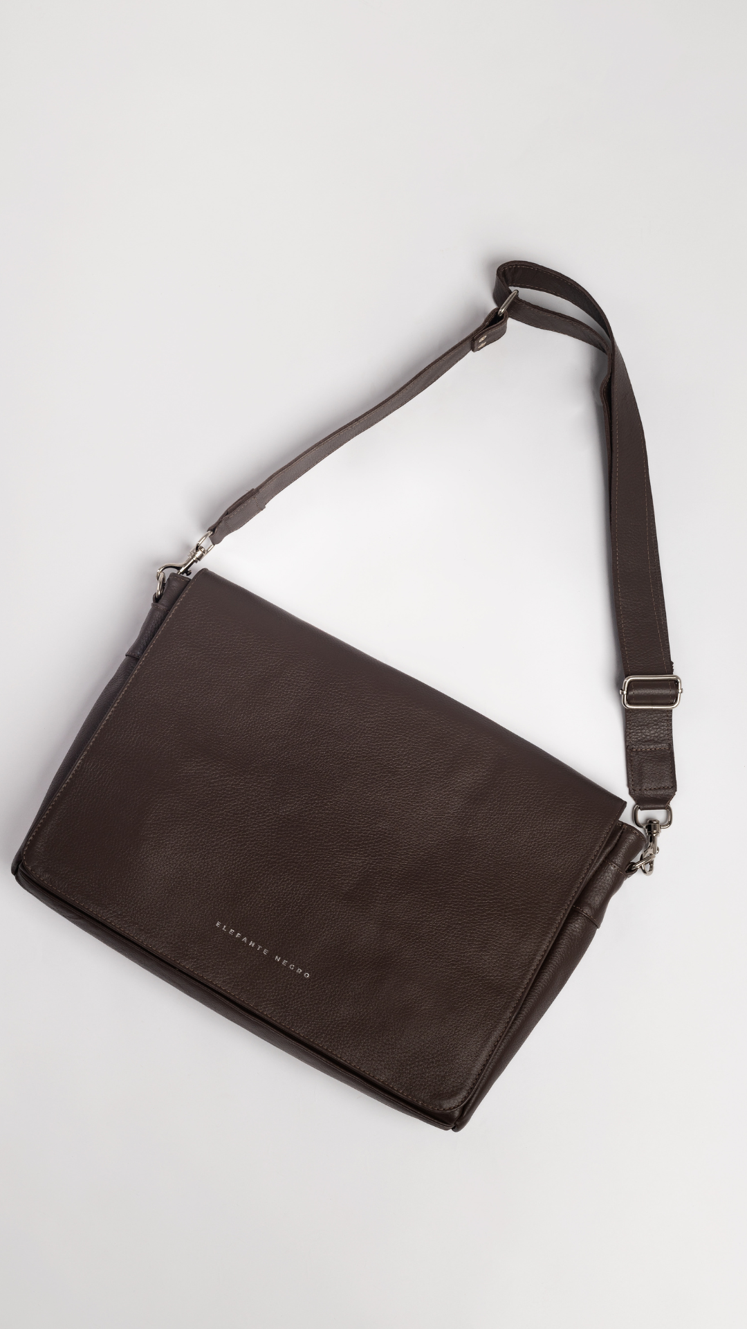 MESSENGER BAG CUERO MARRON CHOCOLATE